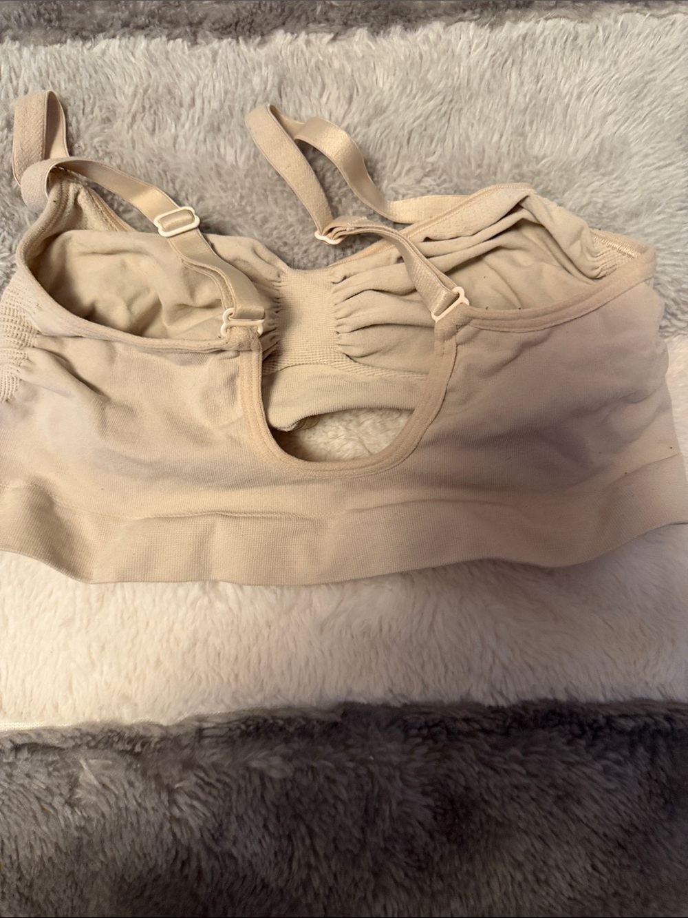 SKIMS Neutral Beige Ruched Seamless Bralette - Picture 3 of 4
